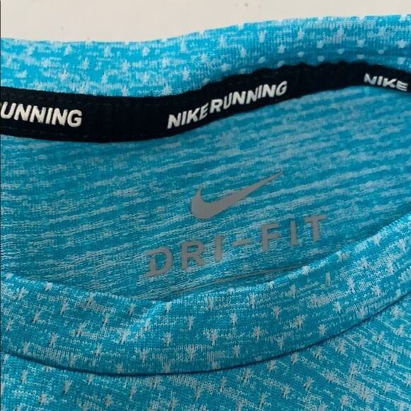 NIKE RUNNERS ATHLETIC‎ DRI FIT TOP SIZE S - Picture 5 of 8